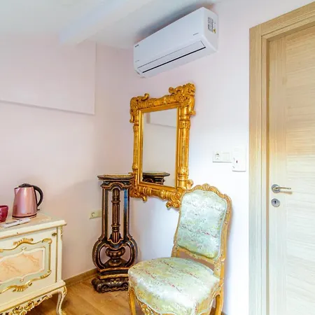 Convenient Studio Flat In Beyoglu شقة *